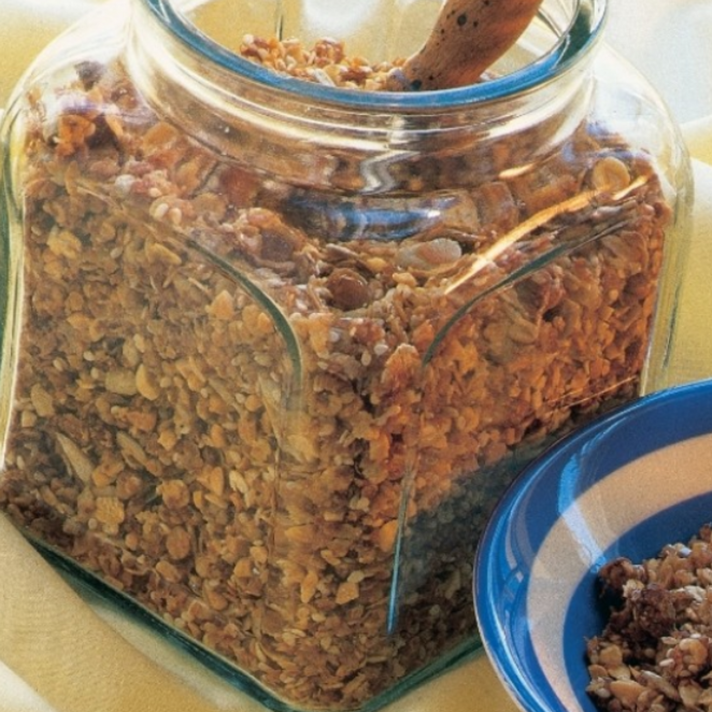 Toasted muesli with hemp hearts